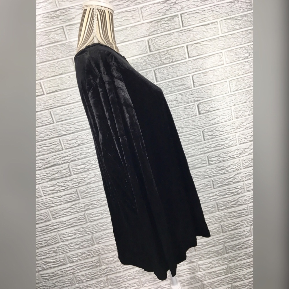 Avenue Black Velvet Top w/Keyhole - Picture 5 of 7